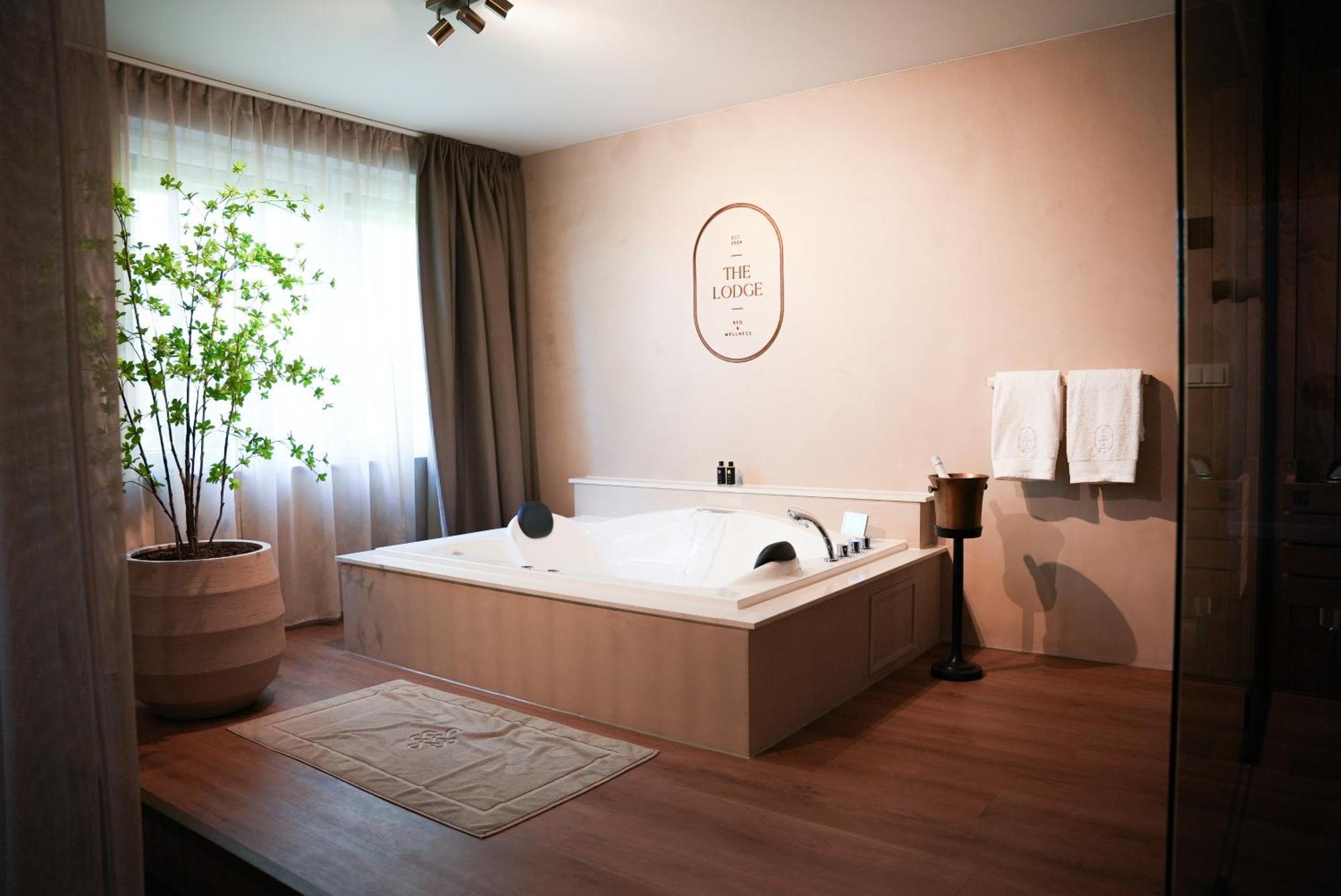 The Lodge Bed & Wellness Oisterwijk Sauna, Jacuzzi, Luxury Moergestel Exterior photo
